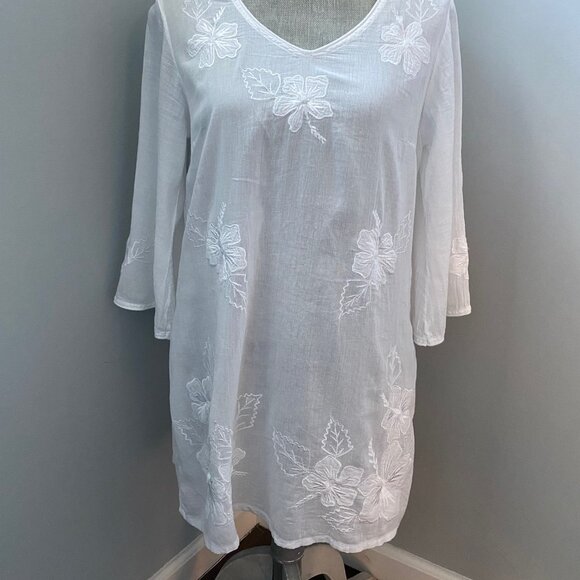 LIKE NEW Peppermint Bay White Cover Up - Picture 1 of 5